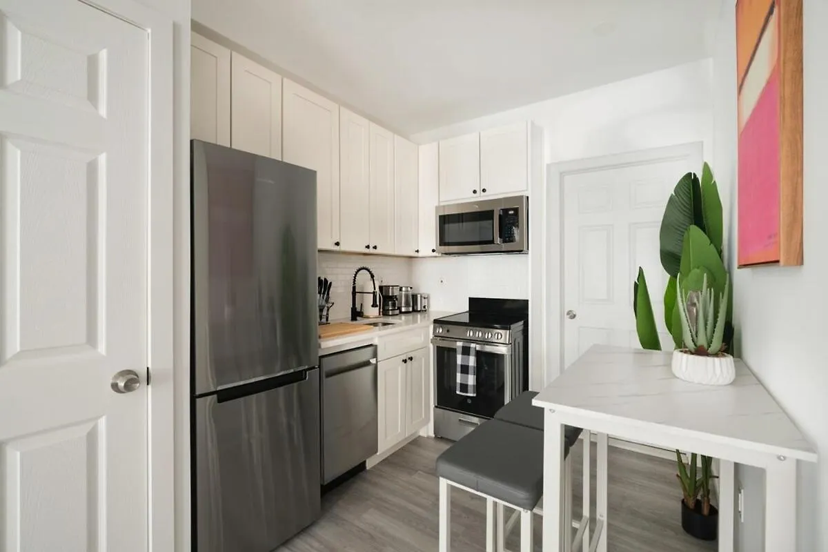240-10 New Modern Studio Ues W&D New York