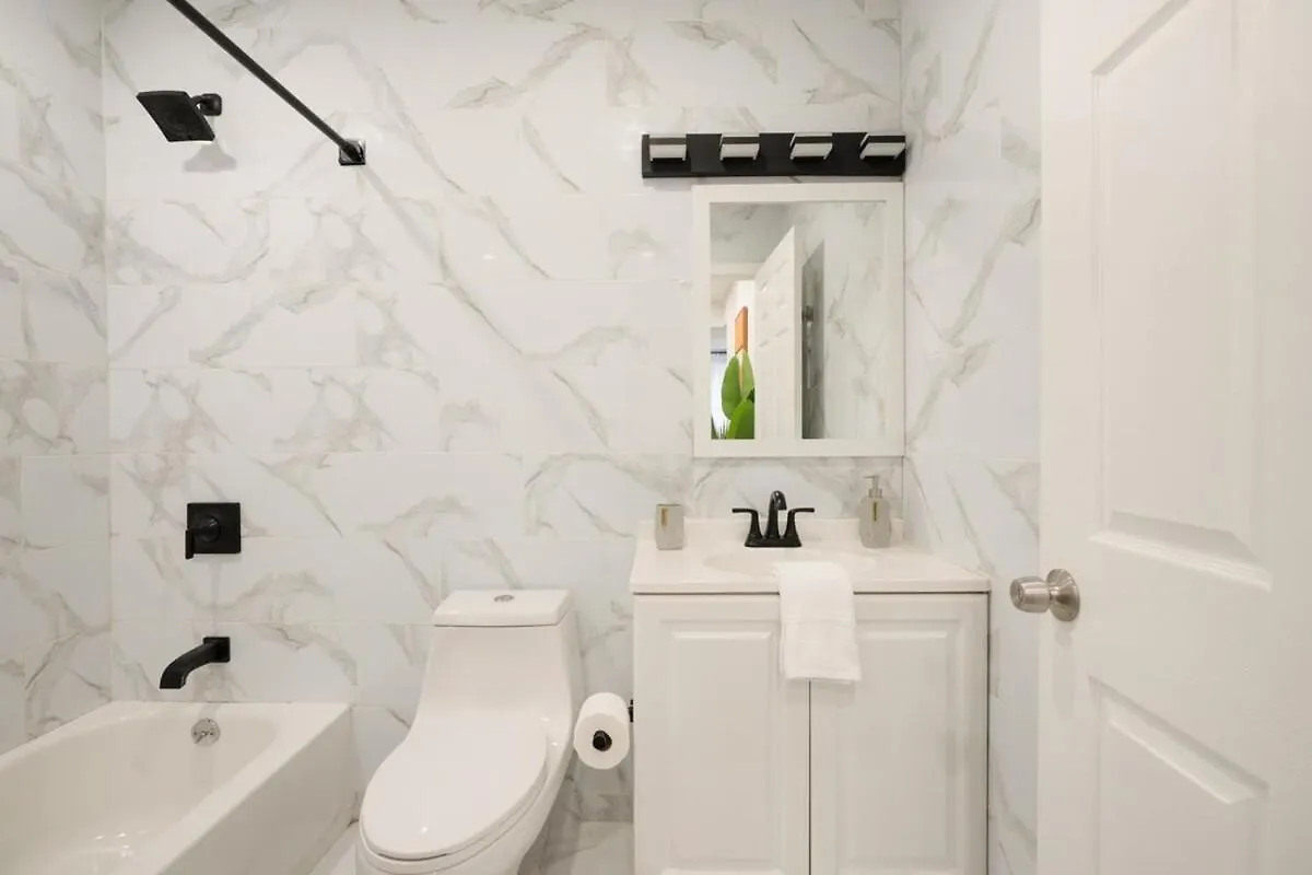 240-10 New Modern Studio Ues W&D New York